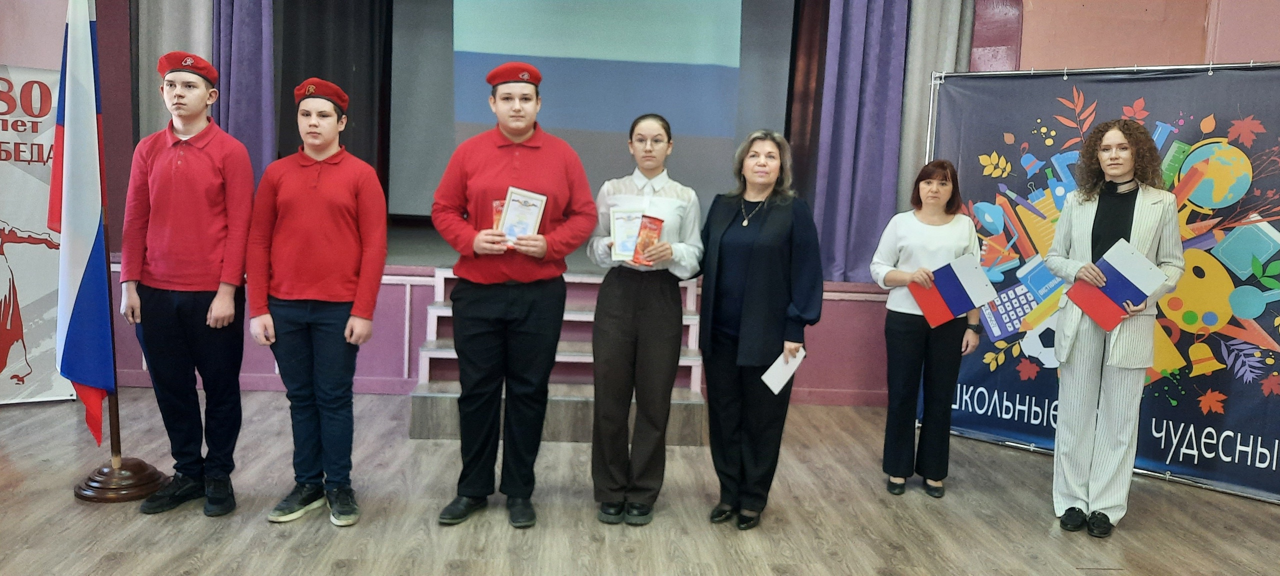 ТОРЖЕСТВЕННЫЙ ВЫНОС ФЛАГА РФ.
