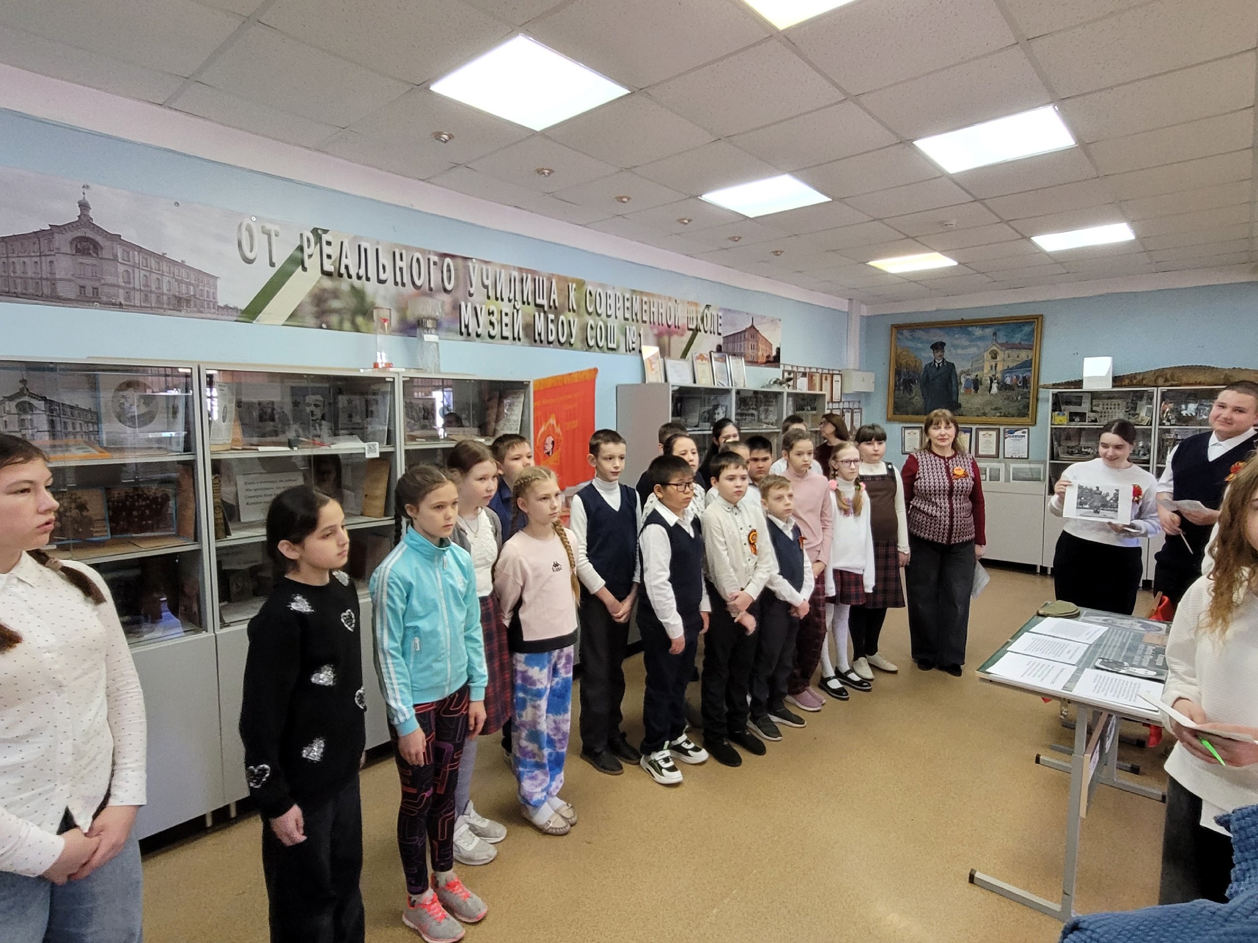 Накануне Дня Победы в школьном музее прошли экскурсии, организованные &amp;quot;Музейкой&amp;quot;, по теме &amp;quot;Мы помним&amp;quot; для учащихся начальной школы..