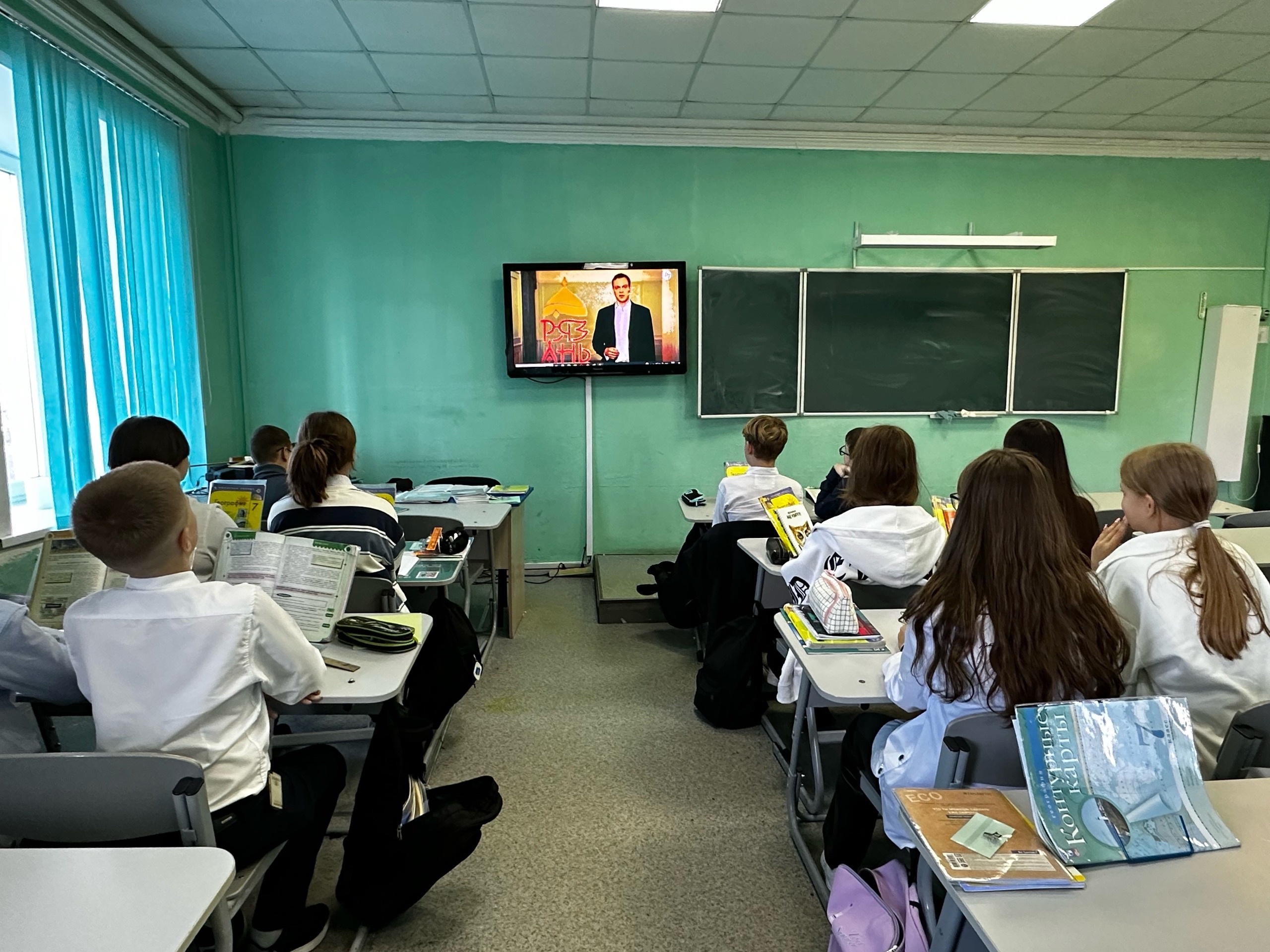 17 октября 2023 года в рамках недели финансовой грамотности для обучающихся 7-х классов был показан онлайн-урок «Финансовая безопасность»..