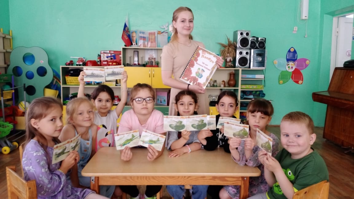18 июня Попова Феодосия представила воспитанникам детского сада &amp;quot;Пчелка&amp;quot; свой увлекательный проект - лэпбук под названием &amp;quot;80 лет Победы!&amp;quot;..