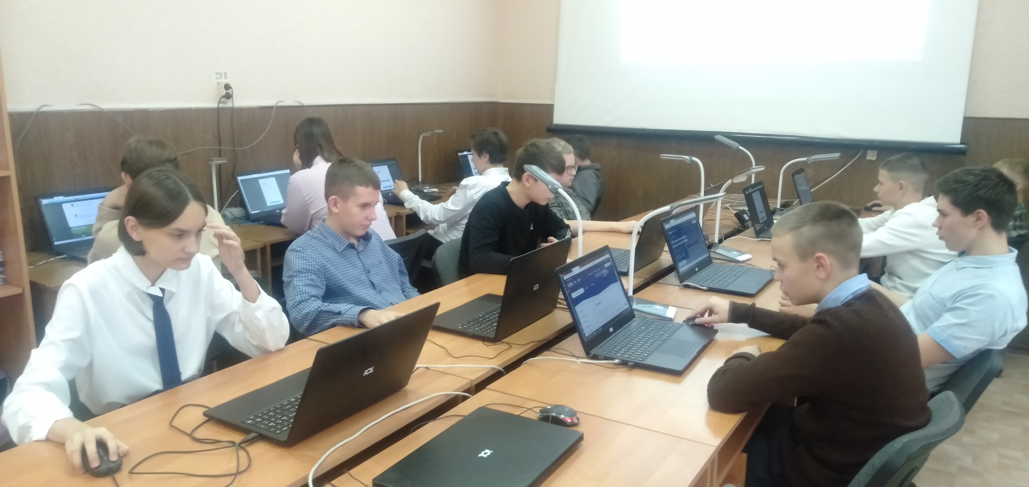 В период с 1 по 11 декабря 2023 года более 70 обучающихся 7-9 классов МБОУ СОШ№1 г.Скопина приняли участие в on-line олимпиаде «Безопасный интернет»..