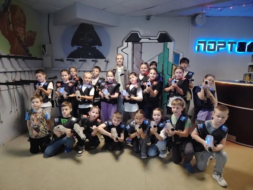 31 мая учащиеся 2 Б класса поставили яркую точку в учебном году, совершив поездку в город Рязань на лазертаг..