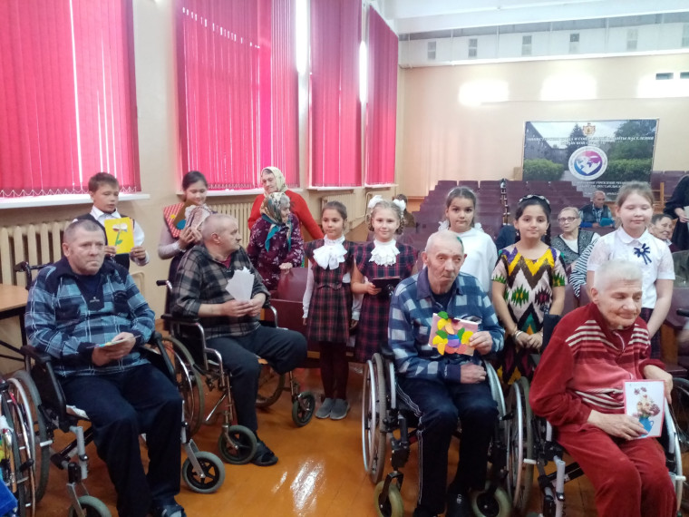 3 октября творческая группа нашей школы посетила с концертом Скопинский дом-интернат для престарелых..