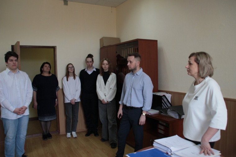 Накануне российского профессионального праздника - Дня местного самоуправления учащиеся 10 класса посетили администрацию муниципального образования - городской округ город Скопин..