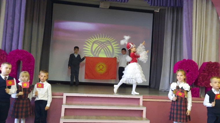 15 апреля, в Международный день культуры, в нашей школе прошел фестиваль национальных культур &quot;Мы разные, мы вместе&quot;..