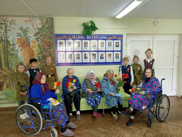 В преддверии великого праздника Дня Победы учащиеся 3А класса поздравили ветеранов в Доме-интернате для престарелых и инвалидов..