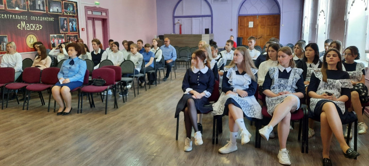 18 мая состоялась встреча учащихся 9-х классов с сотрудниками Скопинской межрайонной прокуратуры Ткачевой О.В. и Осипян К.С..